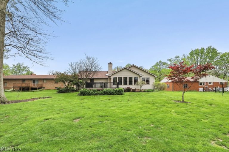392 Maplewood Drive, Alliance, OH - Photo 2