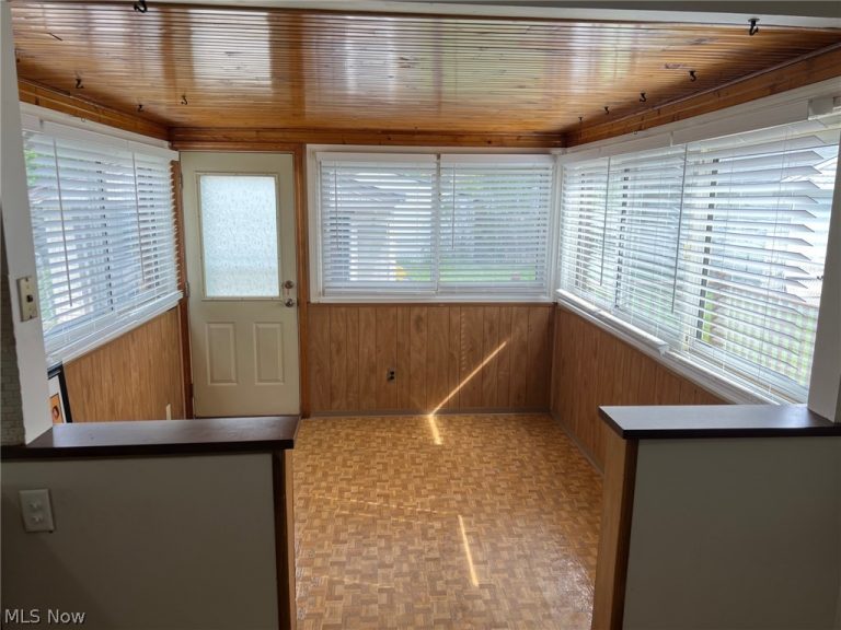 19313 Longview Avenue, Maple Heights, OH - Photo 3