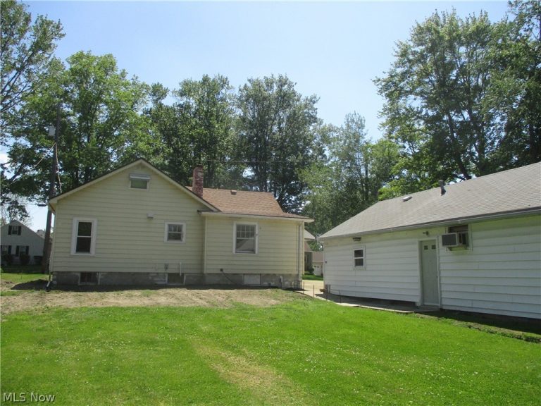 411 Eastlawn Street, Geneva, OH - Photo 4