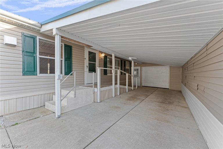 1005 Overlook Drive, Canton, OH - Photo 3