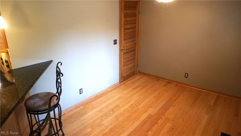 16801 Orchard Grove Drive, Middleburg Heights, OH - Photo 5