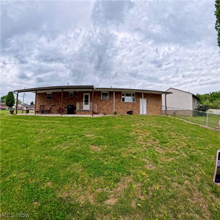 708 Circle Drive, Belpre, OH - Photo 8