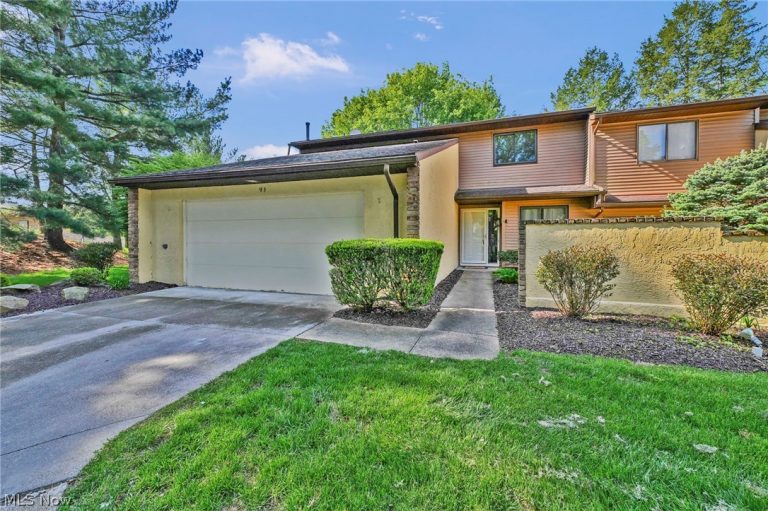 93 Silver Valley Boulevard, Munroe Falls, OH, 44262