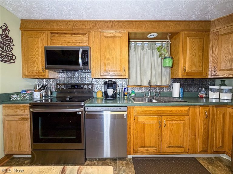 724 Indiana Avenue, McDonald, OH - Photo 8