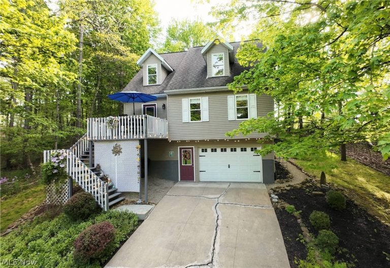 677 Floral Valley, Howard, OH, 43028