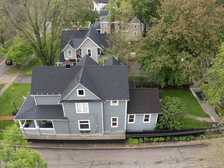 132 South Franklin Street, Chagrin Falls, OH - Photo 5
