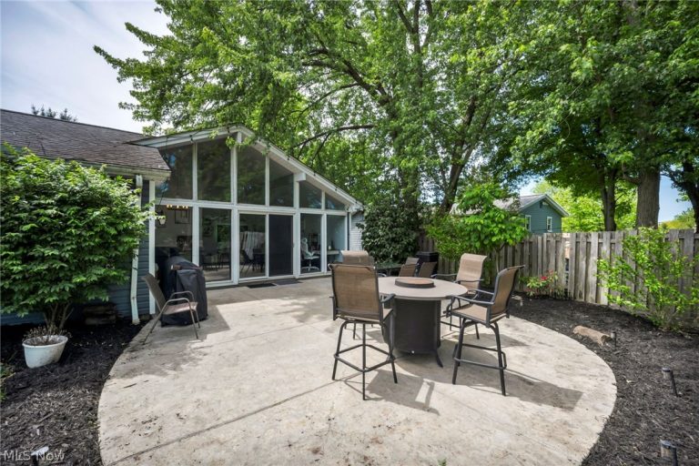 150 Greenbriar Drive, Aurora, OH - Photo 4
