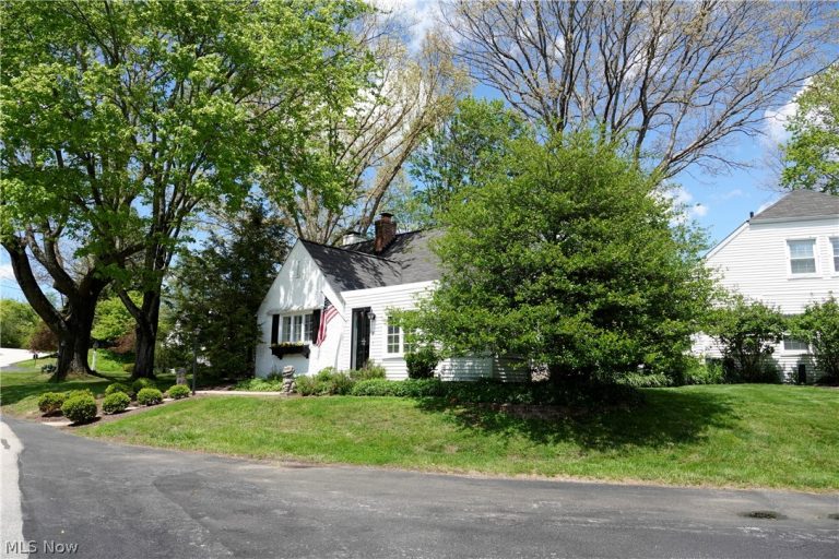14661 Hillbrook Lane #4, Chagrin Falls, OH - Photo 4