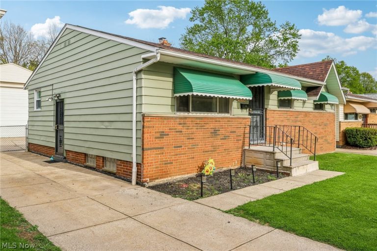 6293 Brookmere Drive, Parma Heights, OH - Photo 4