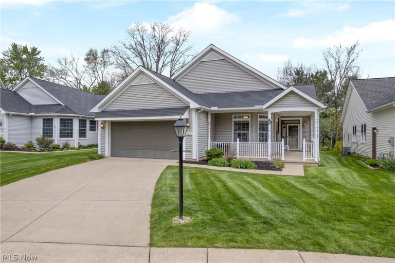10490 Ravine View Court, North Royalton, OH - Photo 2