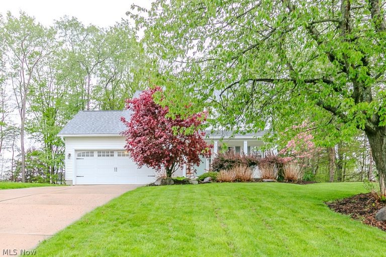 102 Saw Mill Bend, Chardon, OH - Photo 2