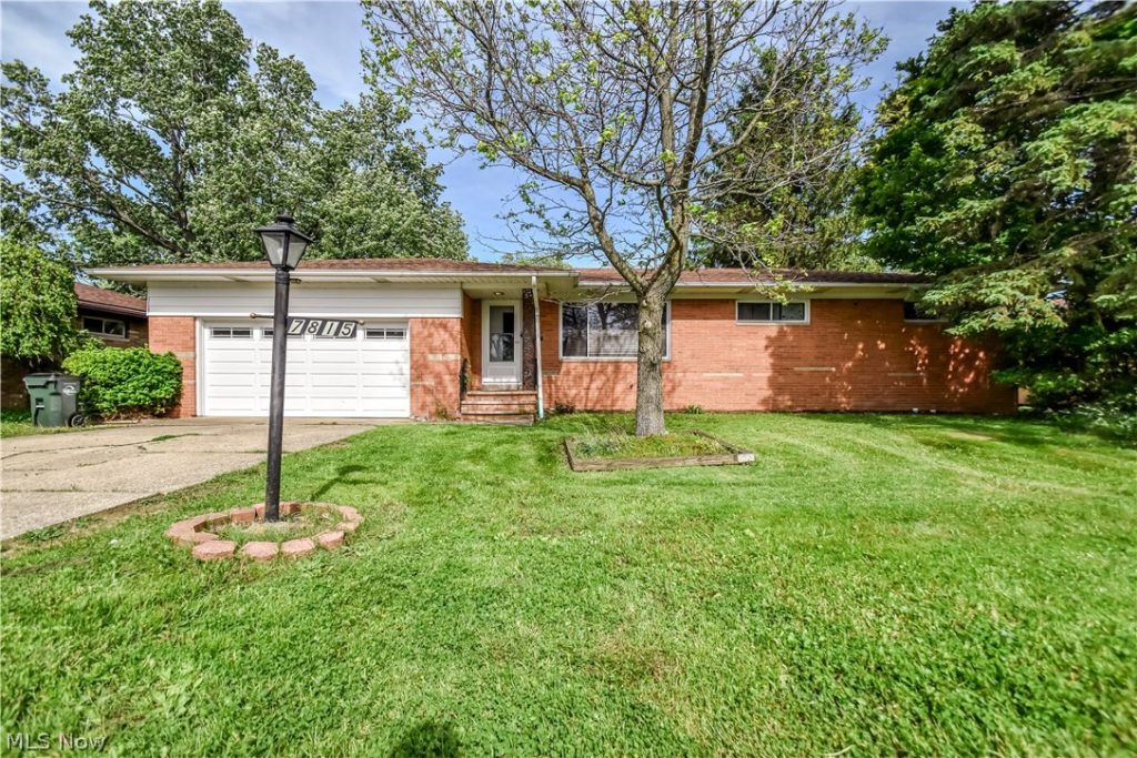 7815 Parmaview Lane, Parma, OH