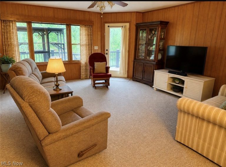 305 North Drive, Somerset, OH - Photo 6