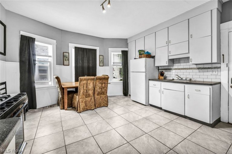 6808 Lansing Avenue, Cleveland, OH - Photo 5