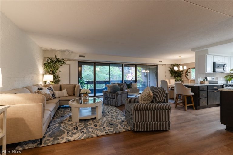 935 Canyon View Road #202, Sagamore Hills, OH - Photo 2
