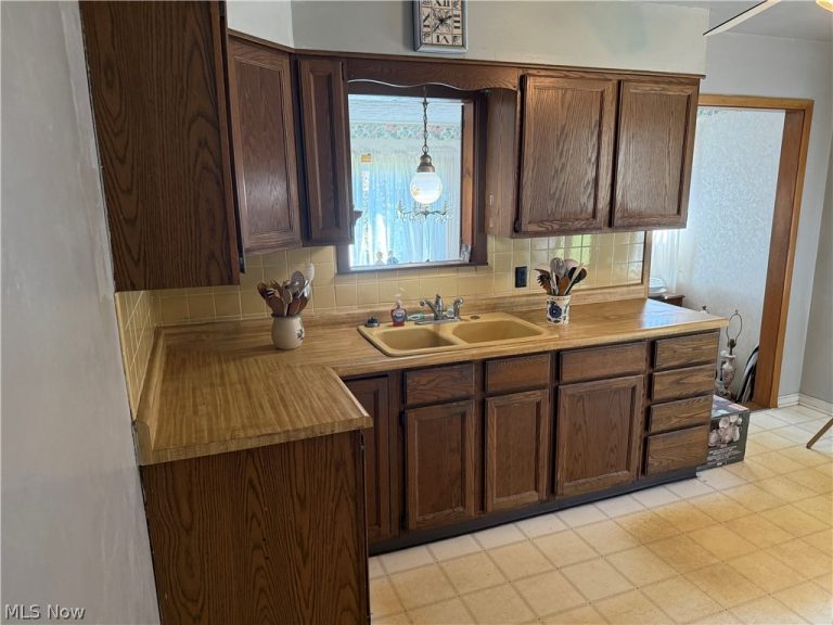 533 Forest Hill Drive, Youngstown, OH - Photo 3