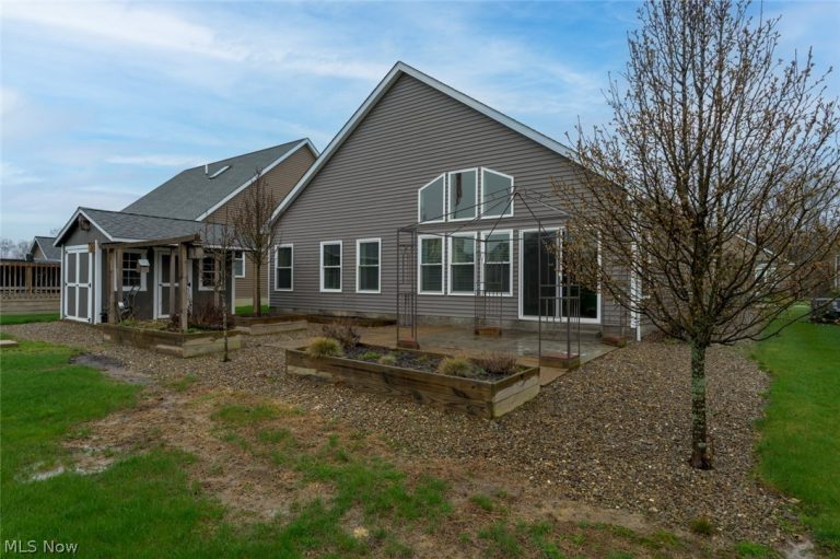 15335 Knox Circle, Middlefield, OH - Photo 2