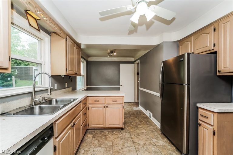 2371 Loyola Road, University Heights, OH - Photo 5