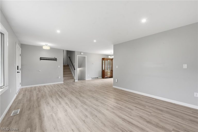 8139 Yorkshire Drive, Mentor, OH - Photo 5