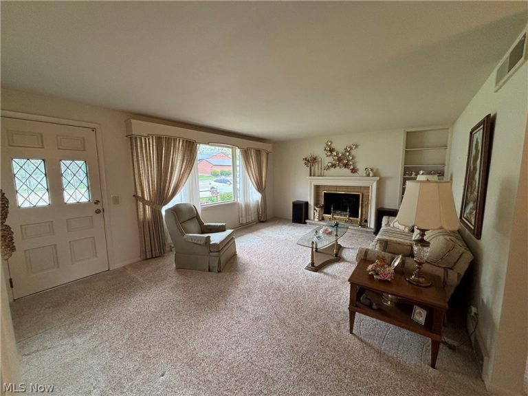 2552 Applegrove Street, North Canton, OH - Photo 3