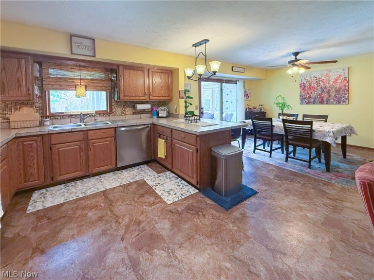 3172 Killian Road, Uniontown, OH - Photo 5