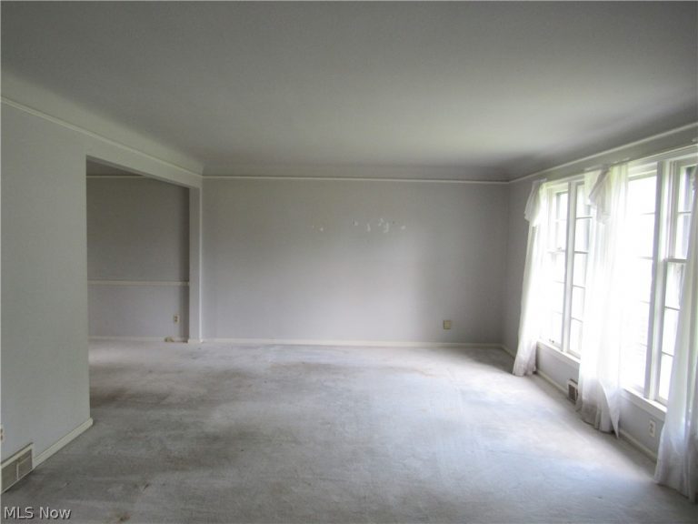 4946 Fairlawn Road, Lyndhurst, OH - Photo 2