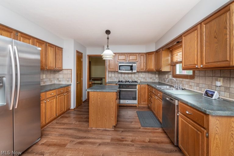 595 Montgomery Drive, Brunswick, OH - Photo 6