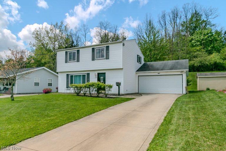 344 Karen Drive, Chardon, OH - Photo 3