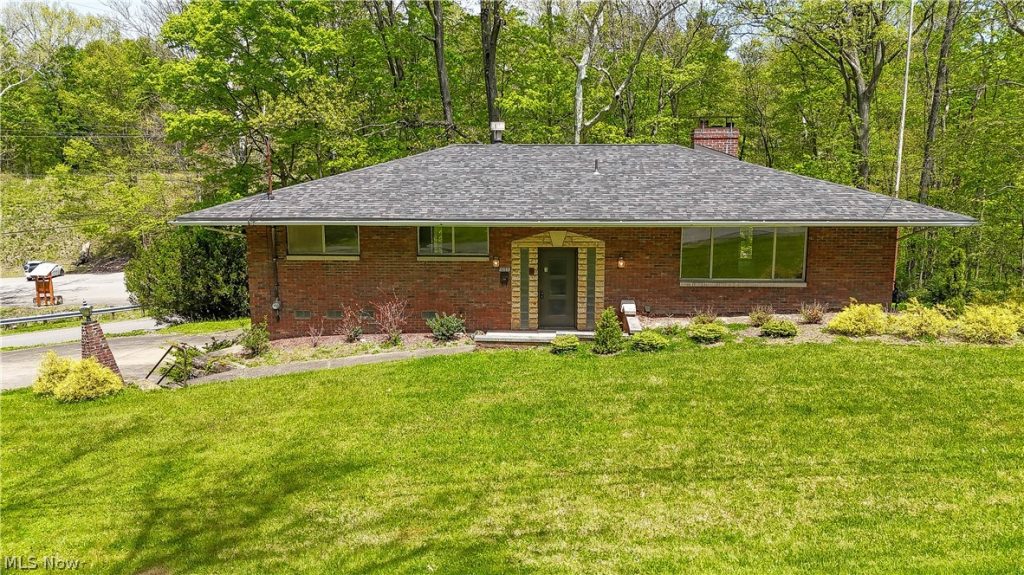1050 Park Circle, Girard, OH