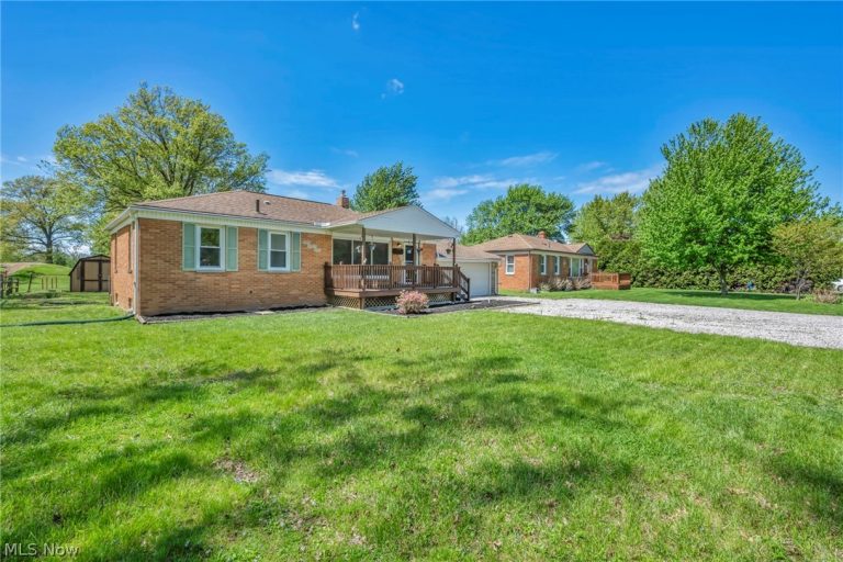 2124 Eaton Drive, Avon, OH - Photo 2