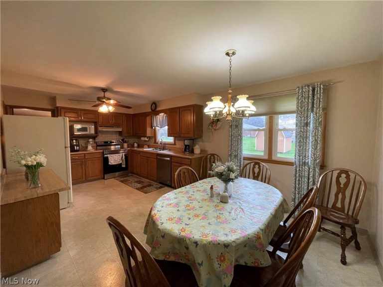 1530 Rosehedge, Poland, OH - Photo 8
