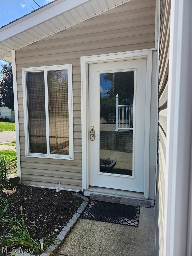 674 Monroe Street, Millersburg, OH - Photo 2