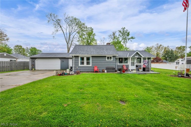 7476 Pinehurst Drive, Mentor on the Lake, OH - Photo 4