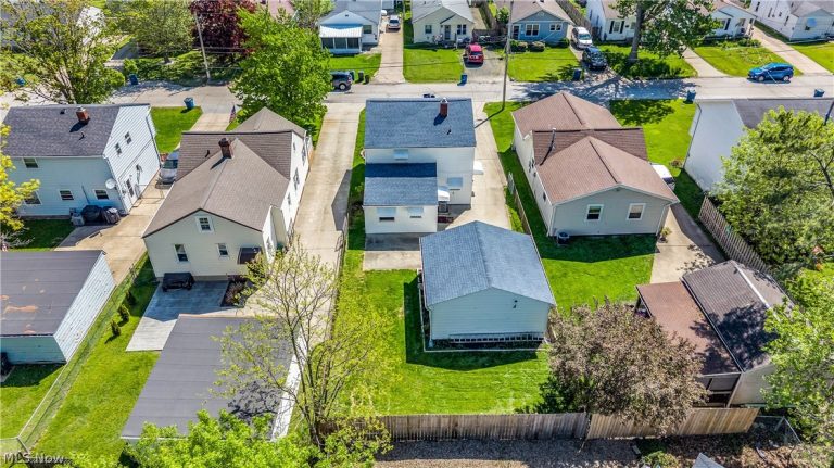 1248 359th Street, Eastlake, OH - Photo 4