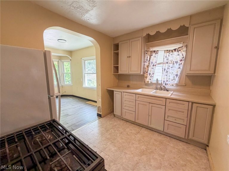 145 Lakeview Avenue, Youngstown, OH - Photo 2