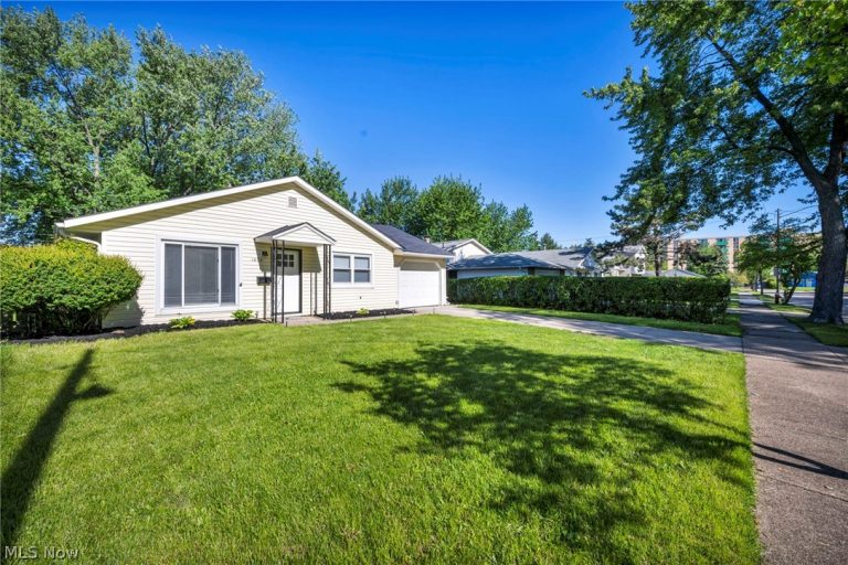 1074 168th Street, Cleveland, OH - Photo 2