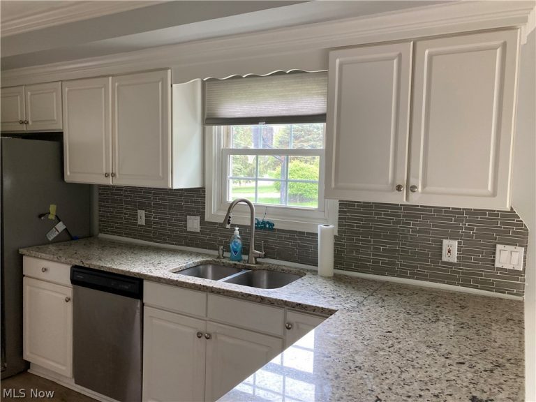 6740 Rockport Lane, Mentor, OH - Photo 3