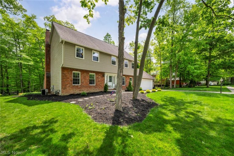16561 White Oaks Drive, Strongsville, OH - Photo 3