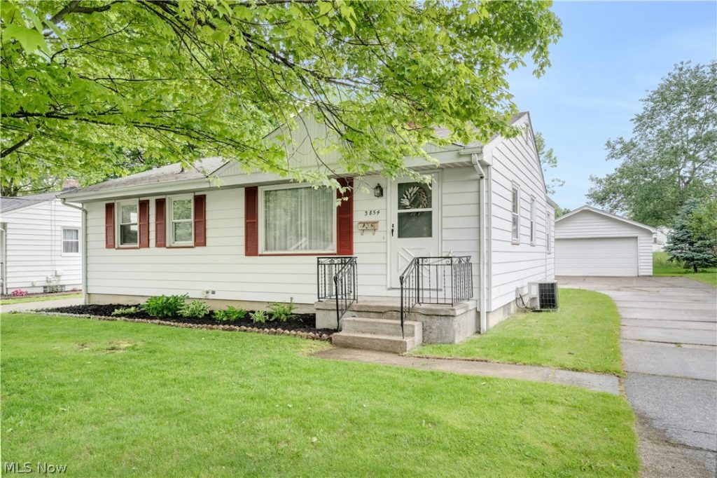 3854 Whippoorwill Lane, Youngstown, OH