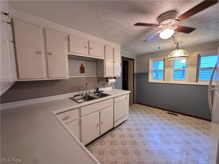 924 Ardoye Drive, Painesville, OH - Photo 2