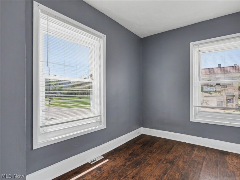 975 Parkwood Drive, Cleveland, OH - Photo 4