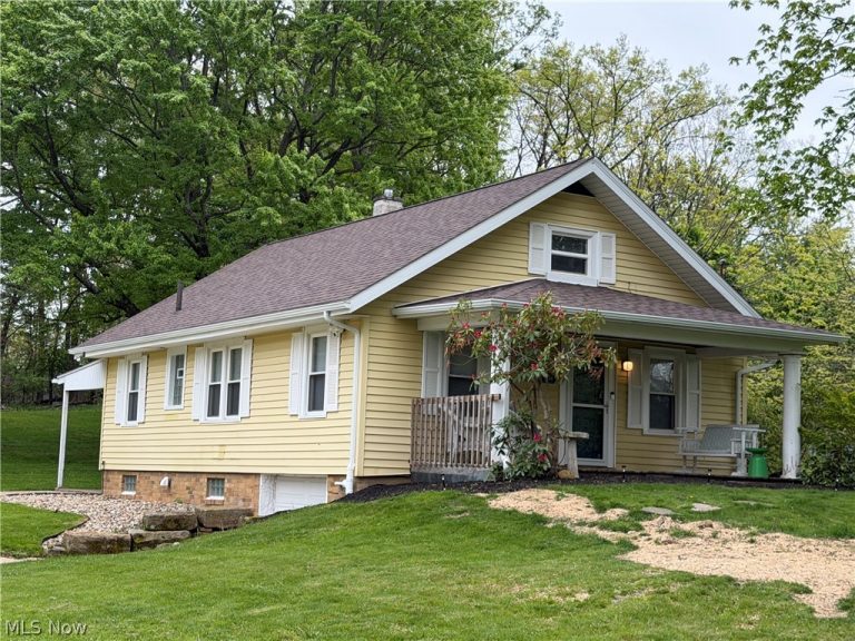 6854 Hillway Avenue, North Canton, OH, 44720