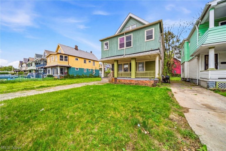 13504 Ashburton Avenue, Cleveland, OH - Photo 2