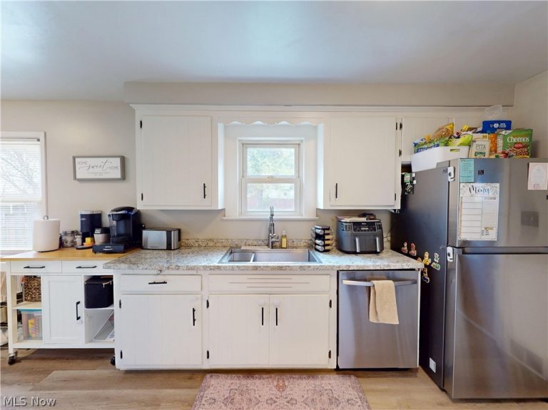 1339 Haverston Road, Lyndhurst, OH - Photo 8