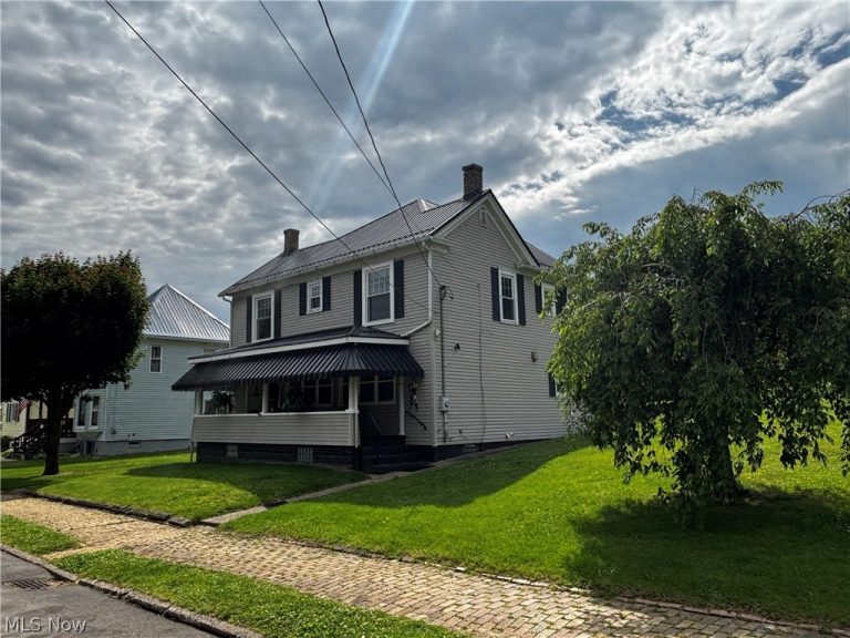 238 Indiana Avenue, Chester, WV - Photo 4