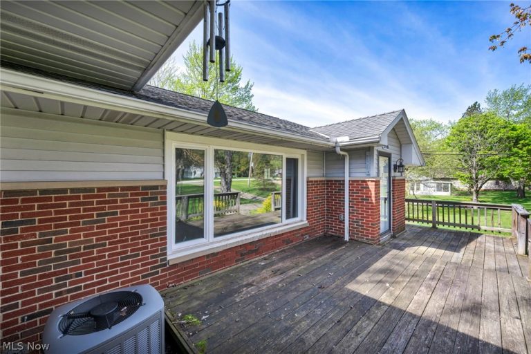 17900 Hicks Road, Walton Hills, OH - Photo 4