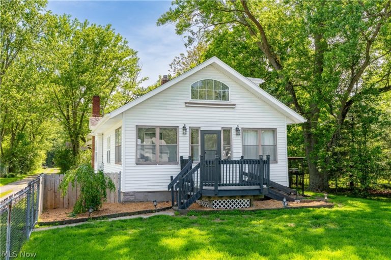 122 Southeast Avenue, Tallmadge, OH - Photo 2
