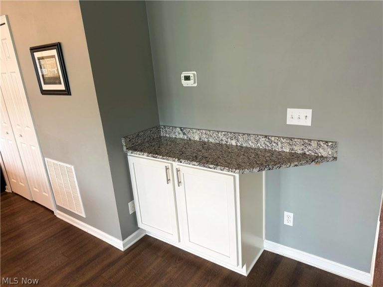 205 Settlers Lane, Painesville, OH - Photo 3