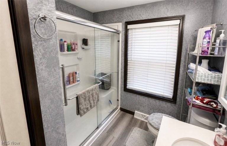 375 Huston Street, Barberton, OH - Photo 8