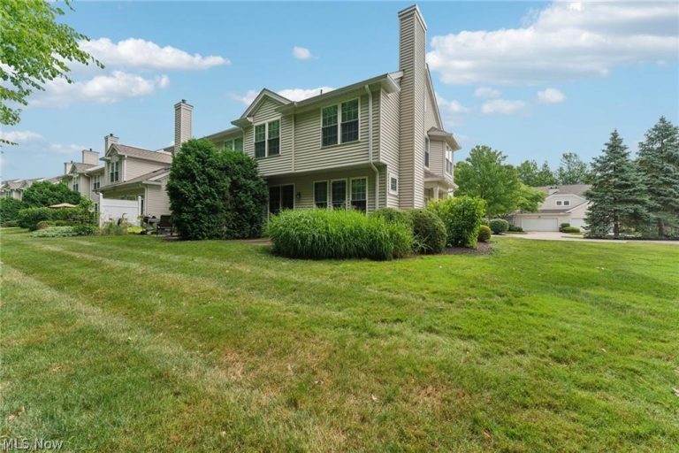2672 Wyndgate Court #2672, Westlake, OH - Photo 3